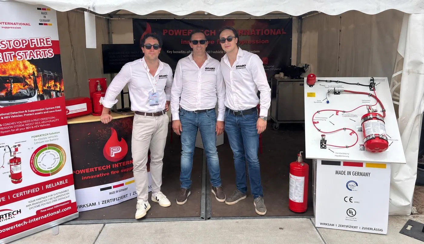 Het BRABO-team op de stand van Powertech International tijdens een vakbeurs